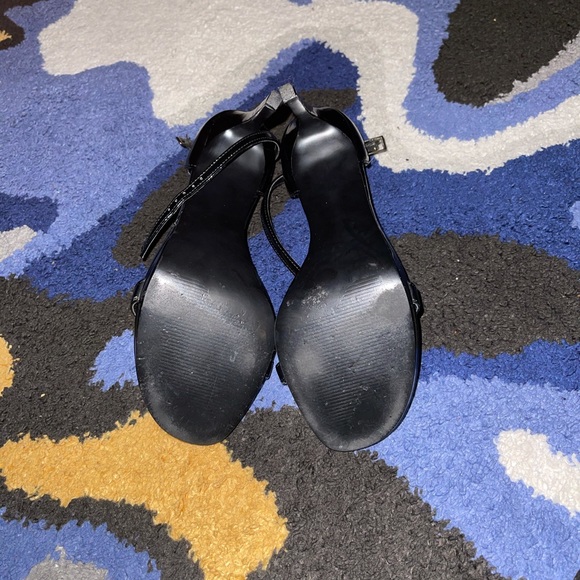 Black Steve Madden Sandal - Picture 2 of 3